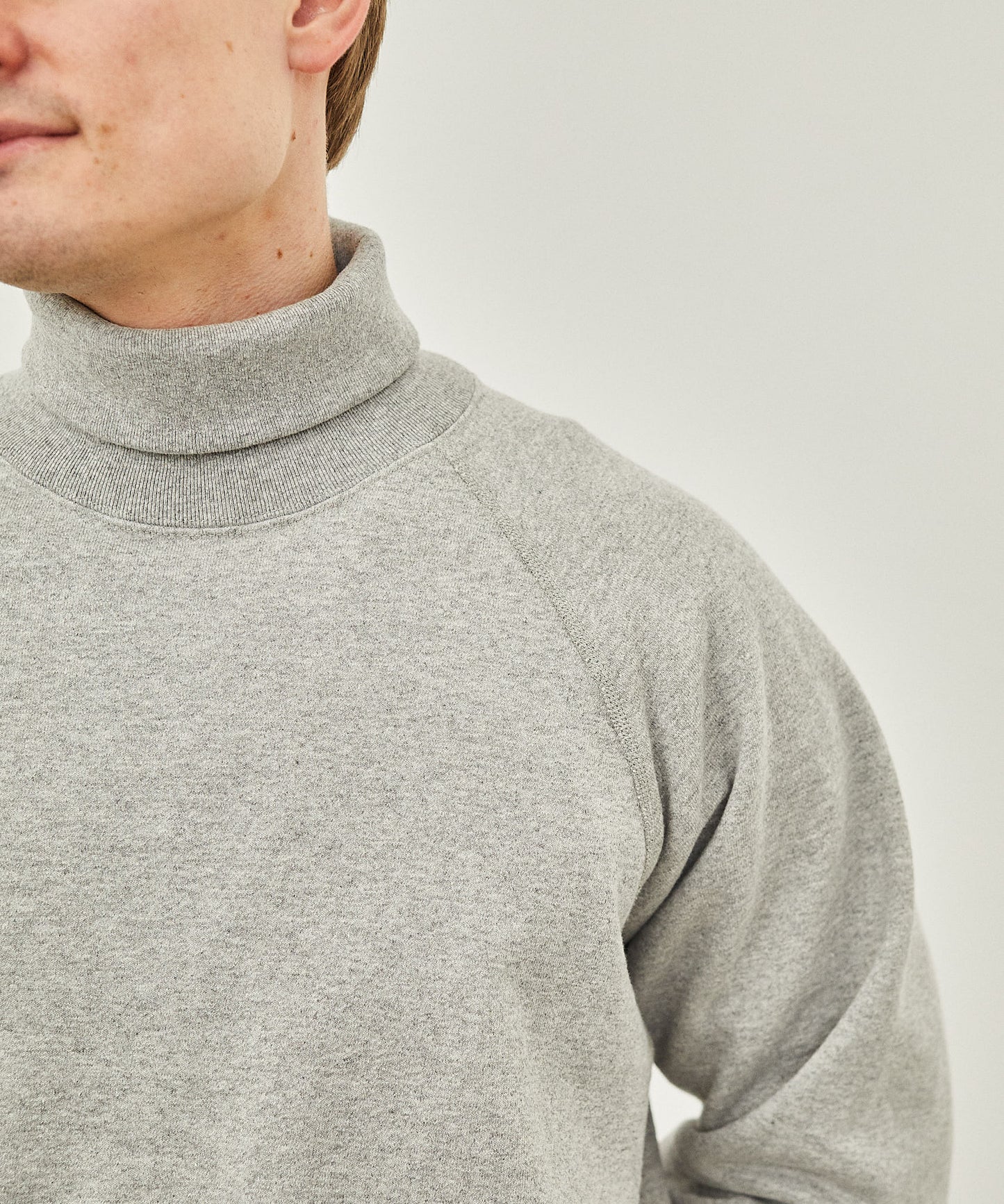 SWEAT RAGLAN TURTLE NECK