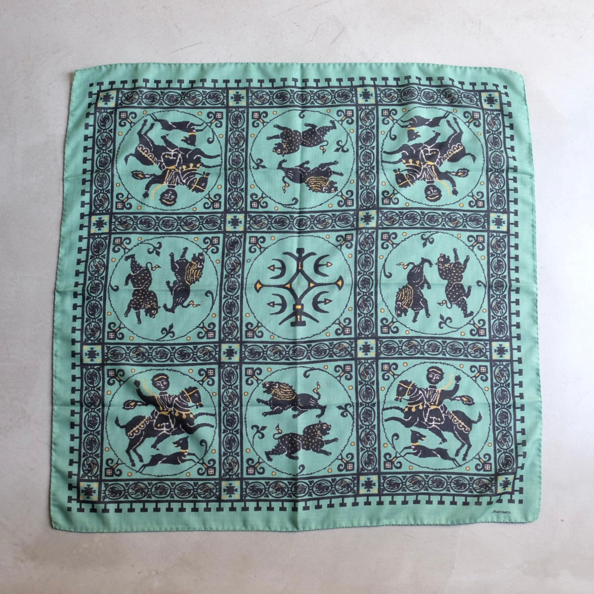 SQUARE SCARF MOSAIC ANIMALS